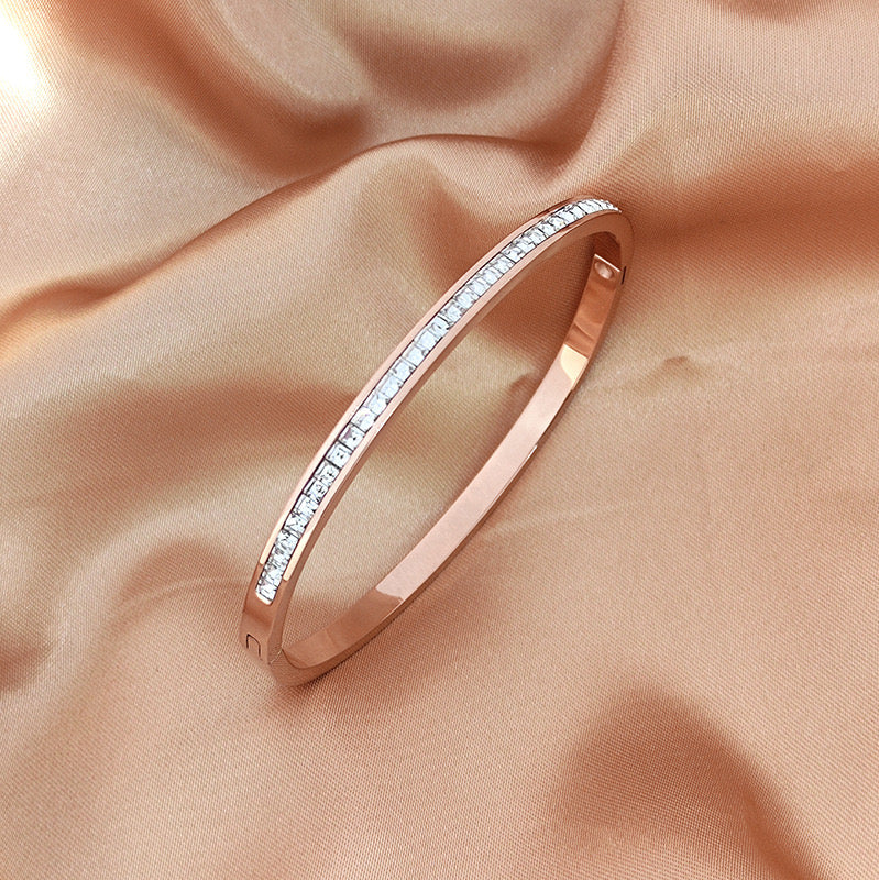 Wholesale 18k Gold Plated Waterproof Anti-tarnish Stainless Steel Designer Cuff Bangles Bracelet for Women Zircon Jewelry-JJ0003